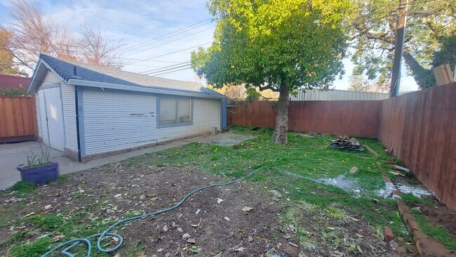 Building Photo - Updated 3bedroom, 1 bath home near UC Davi...