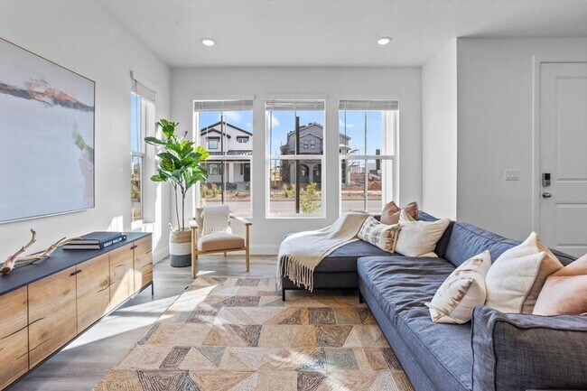 Foto del edificio - Lagoon Living! 3 Bedroom Townhome with Res...