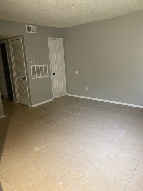 Living room - 4655 Royal Ridge Dr