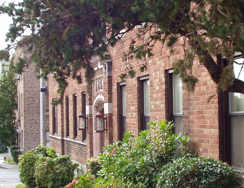 Primary Photo - 4105 Brooklyn Ave NE