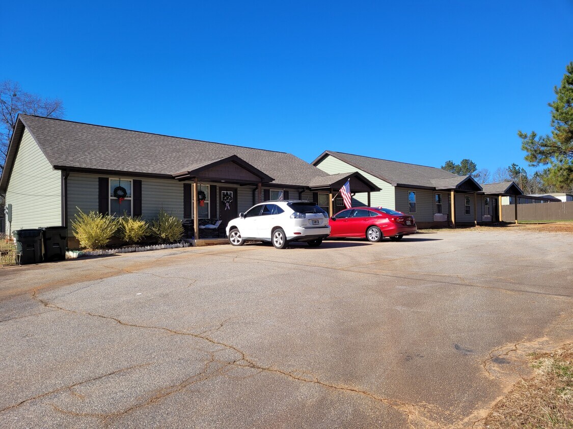 Primary Photo - 222 Griffin Mill Rd