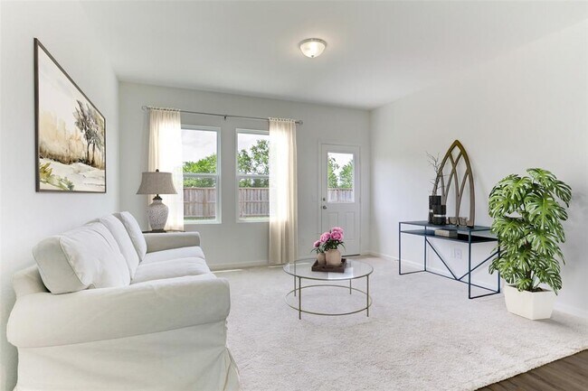 Foto del edificio - 5018 Highland Crest Dr