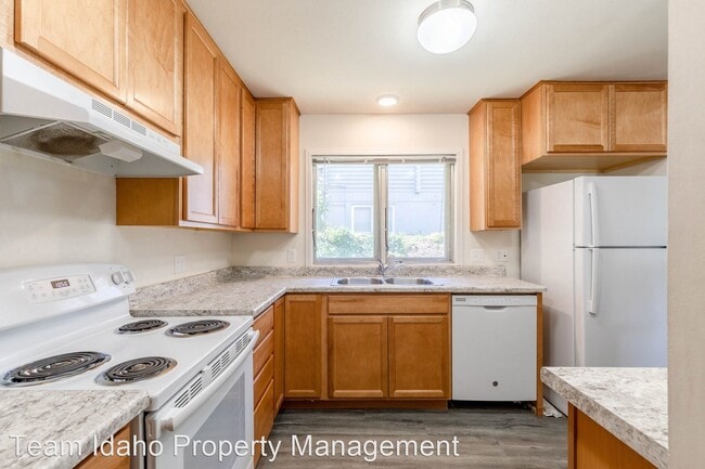 Building Photo - 5 br, 2 bath House - 1118 King Road