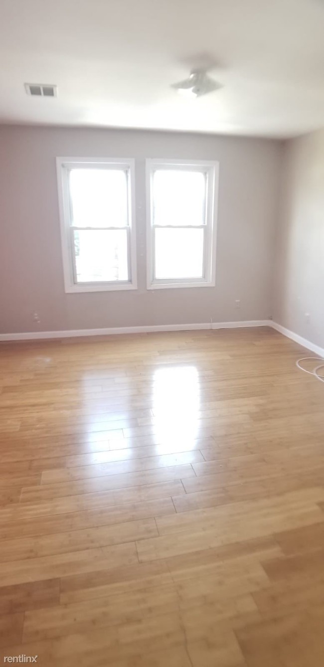 Building Photo - 1 br, 1 bath  - 609 20th St Apt 3
