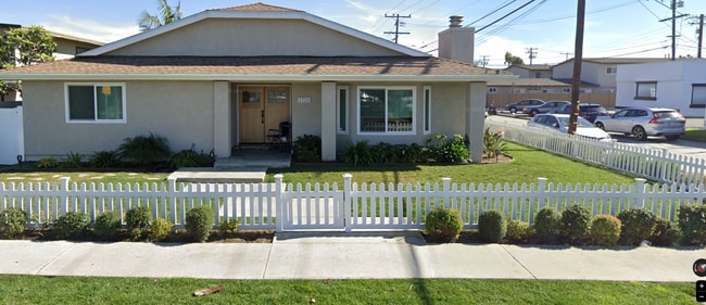 Building Photo - 1728 Santa Ana Ave