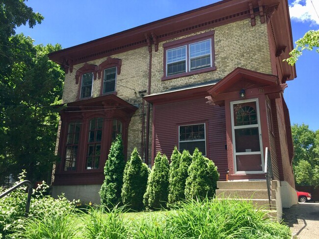 Building Photo - 19 College Ave NE