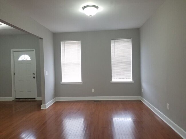 Foto del edificio - 3 Bedroom with Fenced in Rear Yard