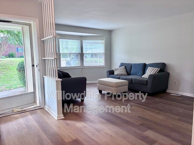 Foto del edificio - 8600 Marigold St
