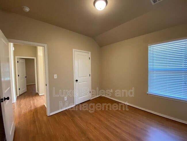 Building Photo - 11211 Coachmans Rd