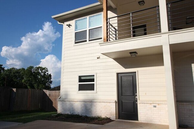 Foto del edificio - Available Now! 2 Bedroom 2.5 Bath Townhome...