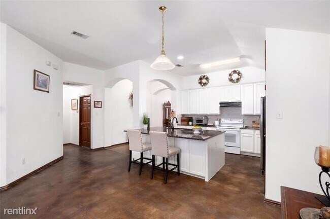 Building Photo - 4 br, 2 bath House - 132 Buckskin Drive