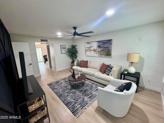 Foto del edificio - 4848 N Woodmere Fairway