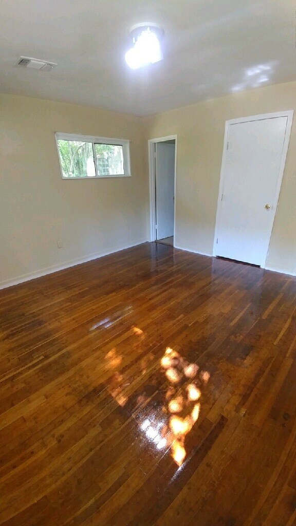 Building Photo - 2905 Lakewood Dr
