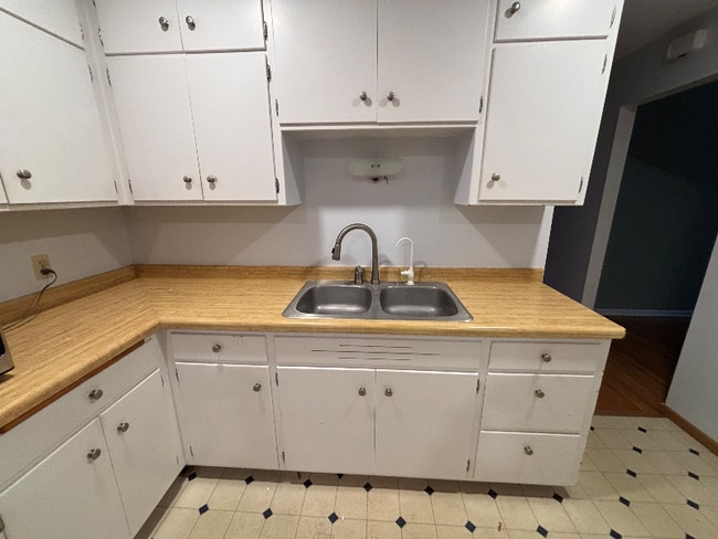 Building Photo - 2057 Emerald Ln