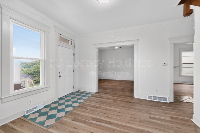 Foto del edificio - 1527 Farland Ave