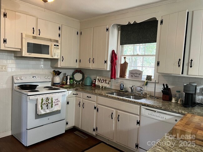 Foto del edificio - 5531 Farmbrook Dr
