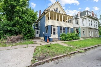 Building Photo - 211 Ash St