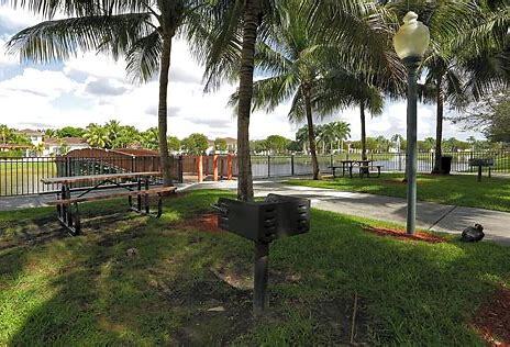 Foto del edificio - Centergate Drive, Miramar, FL 33025 - 2 BR 2 BA Condo