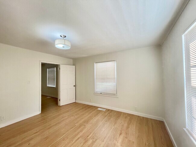 Foto del edificio - 3109 Joyce Ave