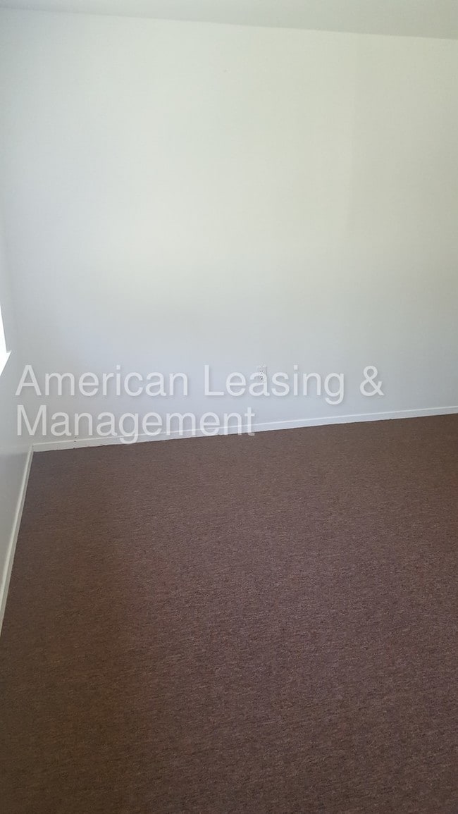 Building Photo - Brookhollow Duplex