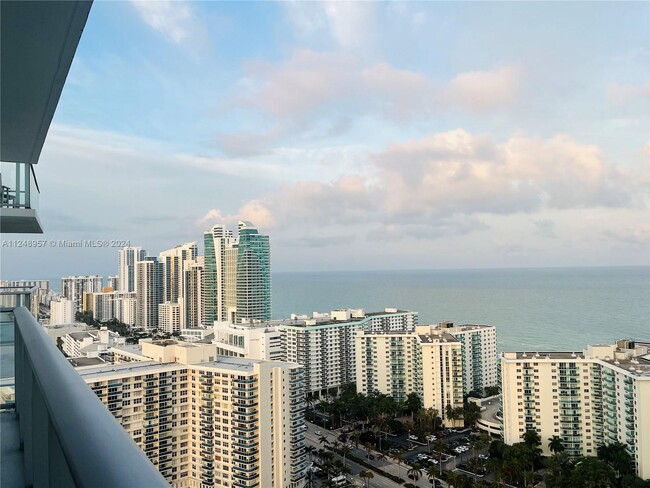 Foto del edificio - 4010 S Ocean Dr