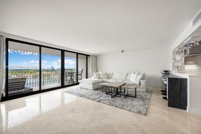 Foto del edificio - 1 Grove Isle Dr