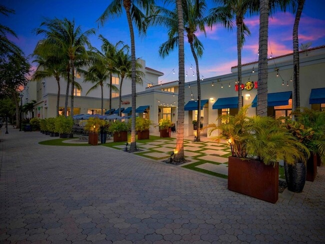 Building Photo - 1155 Main St