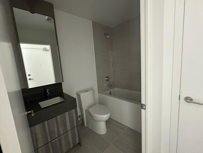 Building Photo - 406-10 Flavelle Trail Vaughan