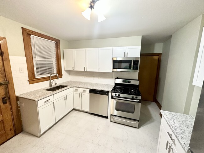 Building Photo - 213 Paxson Ave