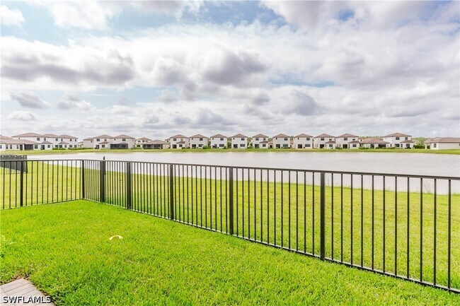 Foto del edificio - 5688 Cassidy Ln