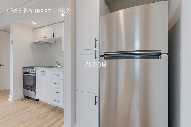 Interior Photo - Bourret
