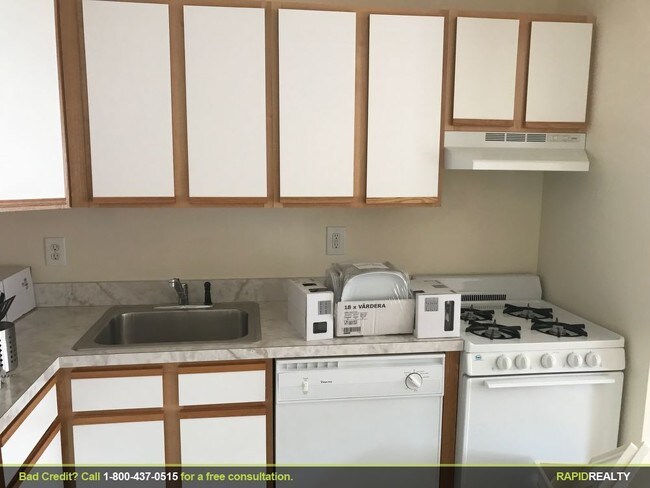 Building Photo - 64 Underhill Ave