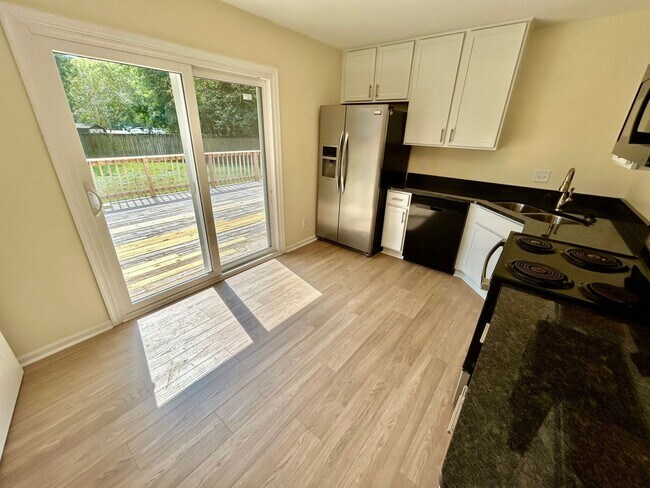 Building Photo - 3725 Boyette Ct E