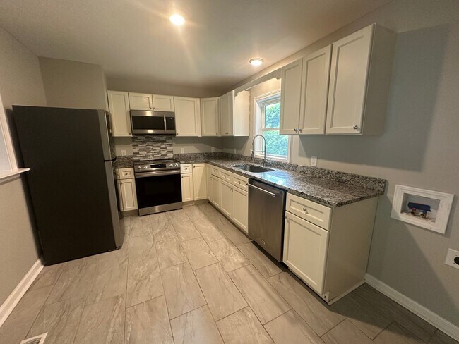 Foto del edificio - 320 Kellogg ~ HR Smith ~ NEWLY RENOVATED