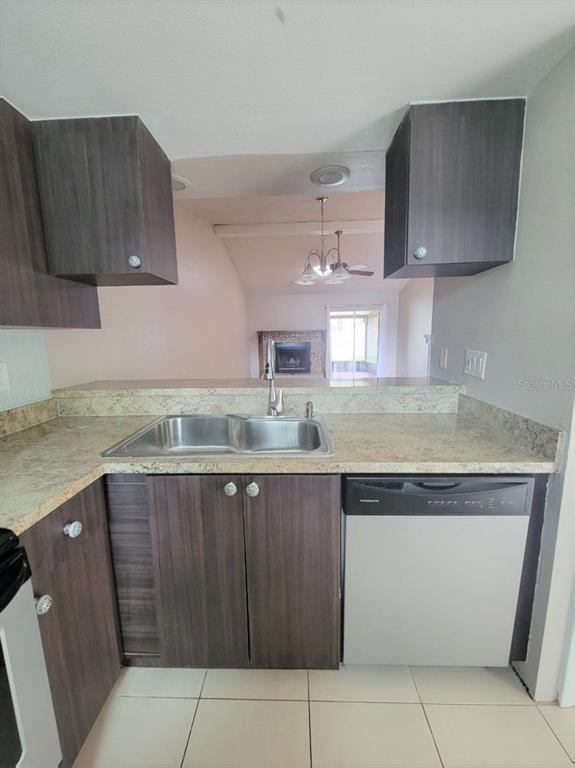 Foto del edificio - 13002 Leverington St