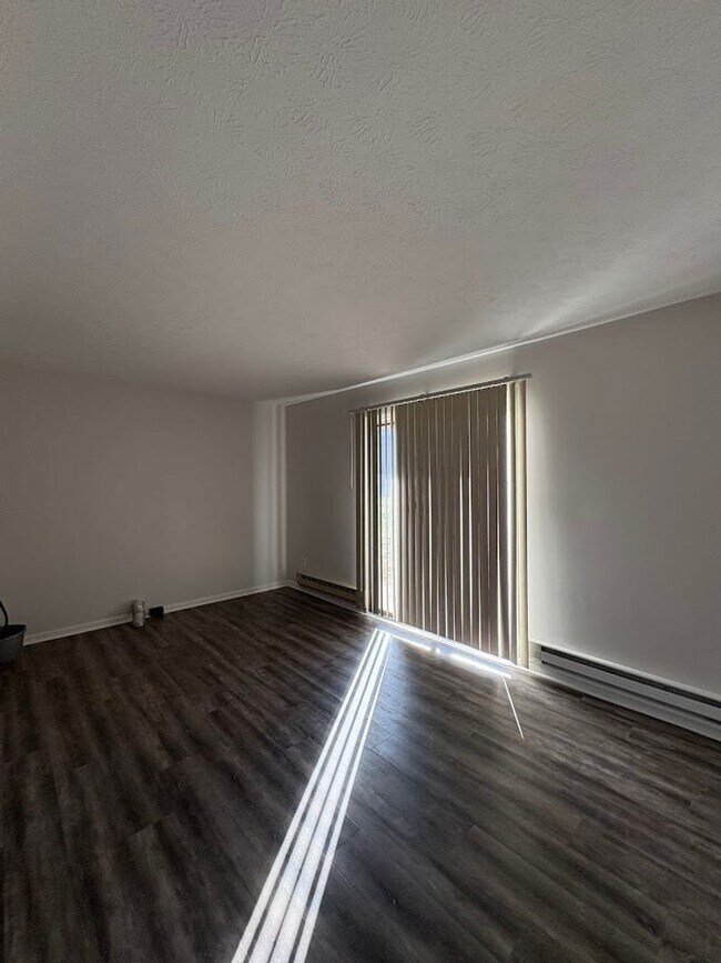 Foto del edificio - Three bedroom one bathroom townhouse for rent