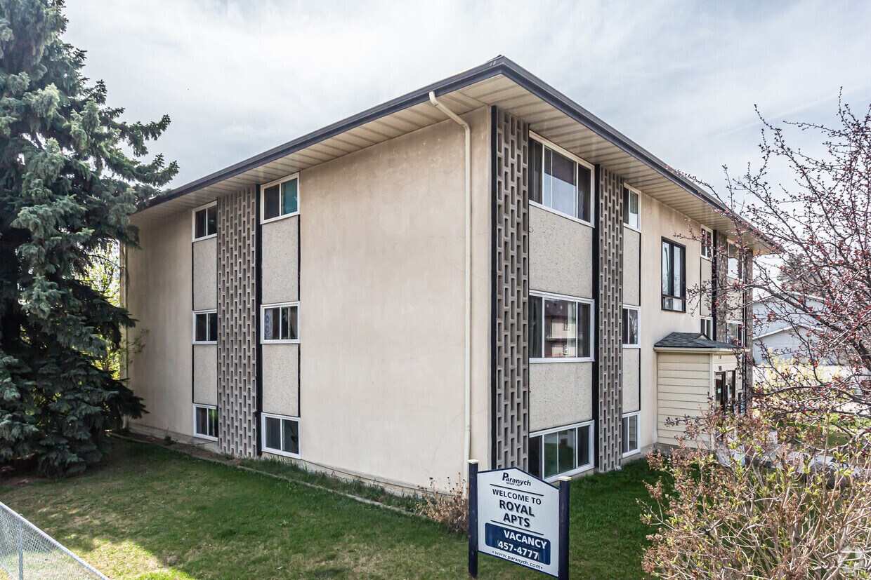 Photo du bâtiment - 3615 119 Ave NW