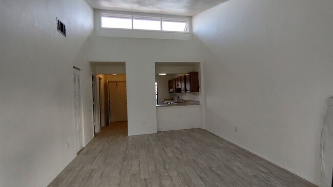 Building Photo - Villas of Village Green 2 bedroom, 1 bath,...