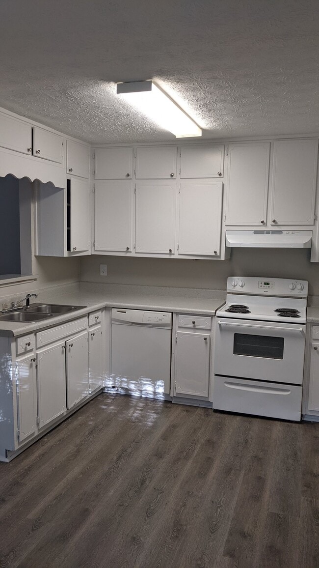 Building Photo - 5507 Estates Ct
