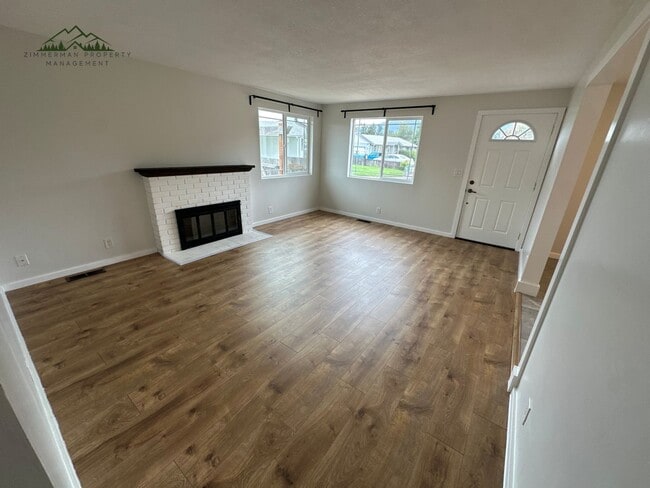 Building Photo - Fully Updated 3 Bedroom 1 Bathroom