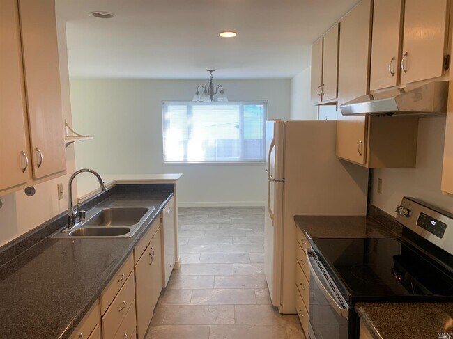 Building Photo - 590 Marin Oaks Dr