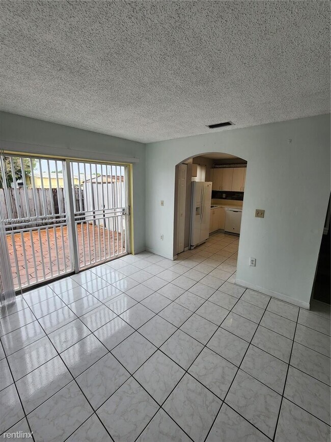 Foto del edificio - 4 br, 3 bath Condo - 384 NW 114th Ave # 20...