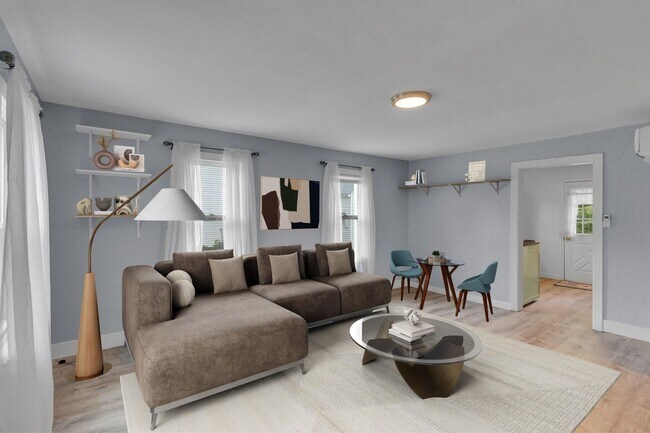 Foto del edificio - Adorable Cape Cod Charmer Available For Rent!