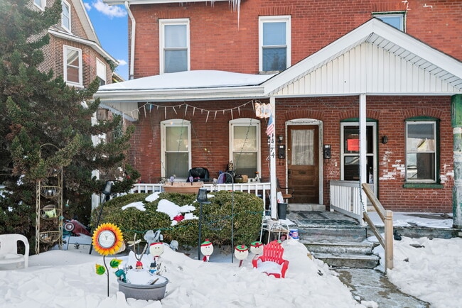 Building Photo - 74 S 6th Ave