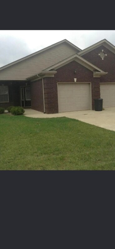 Building Photo - 111 Vineland Pkwy Dr