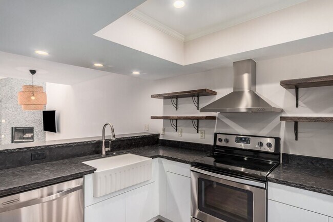 Foto del edificio - Stylish 2 Bed, 2 Bath Oasis in the Heart o...