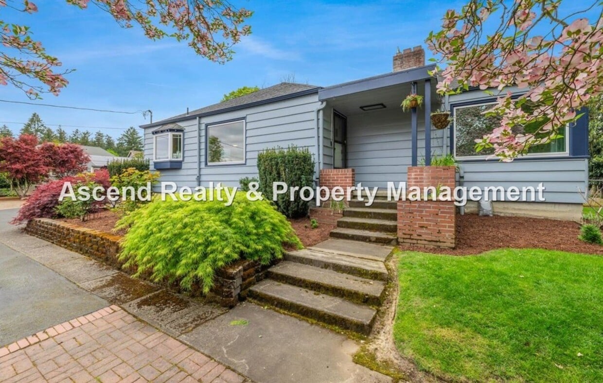 Primary Photo - Available NOW! 3 Level 4bed/3bath Convenie...