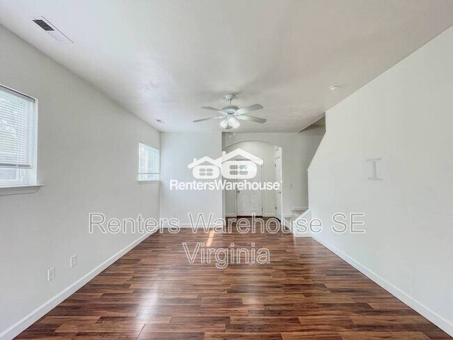 Foto del edificio - 1056 Trestle Way