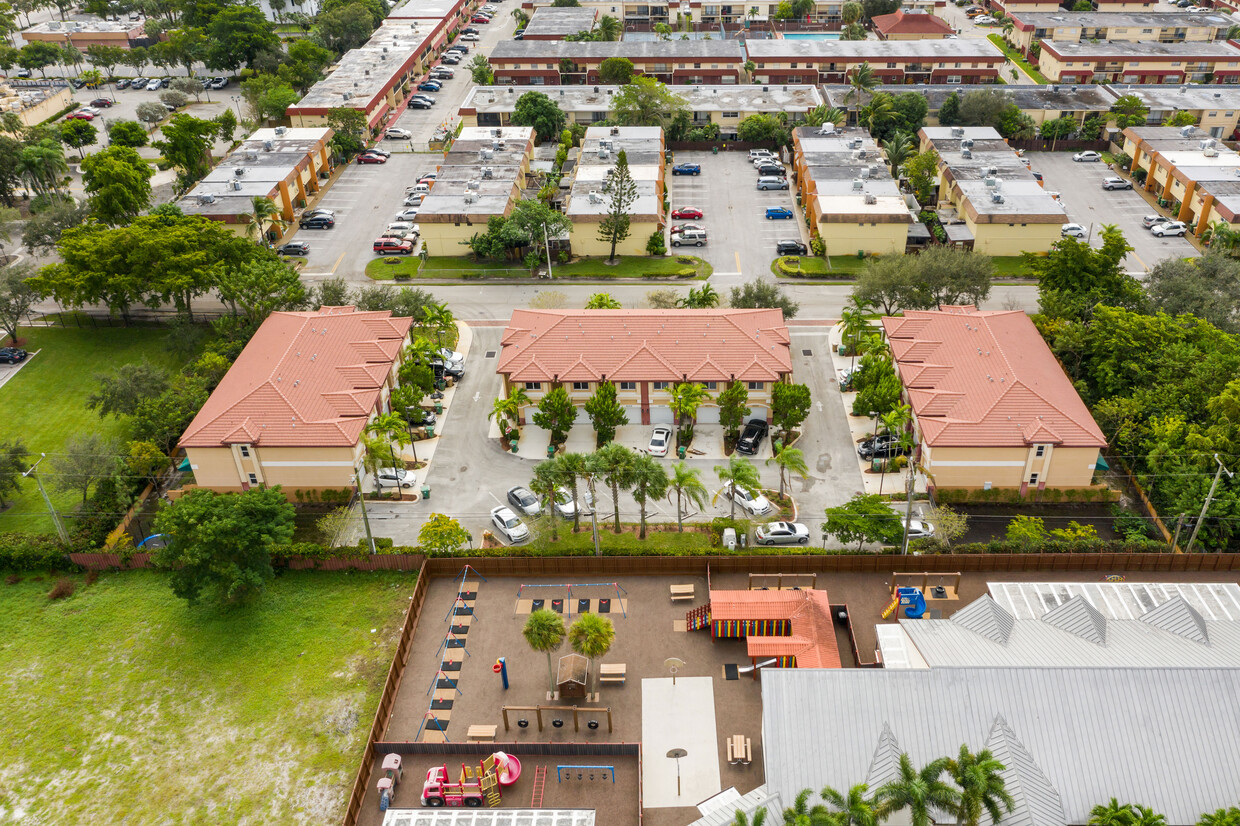Primary Photo - Town Square & Oak Landing Townhouses