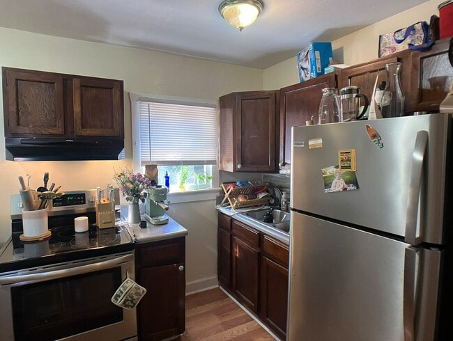 Foto del edificio - Lovely 2 Bedroom, 1 Bathroom Home (Huge Backyard)